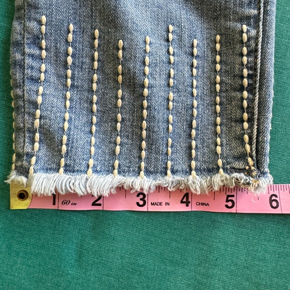 LOFT Modern Skinny Crop Women’s Distressed Blue Jeans. Decorative Hem. Size 6/28 - Picture 11 of 11